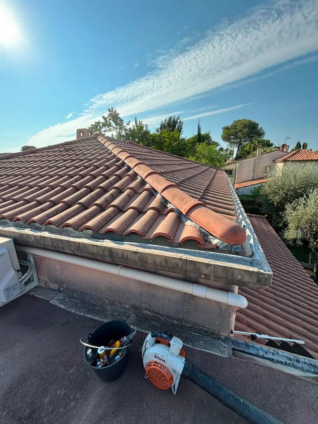 Inspection annuelle de toiture sur une maison de Pégomas